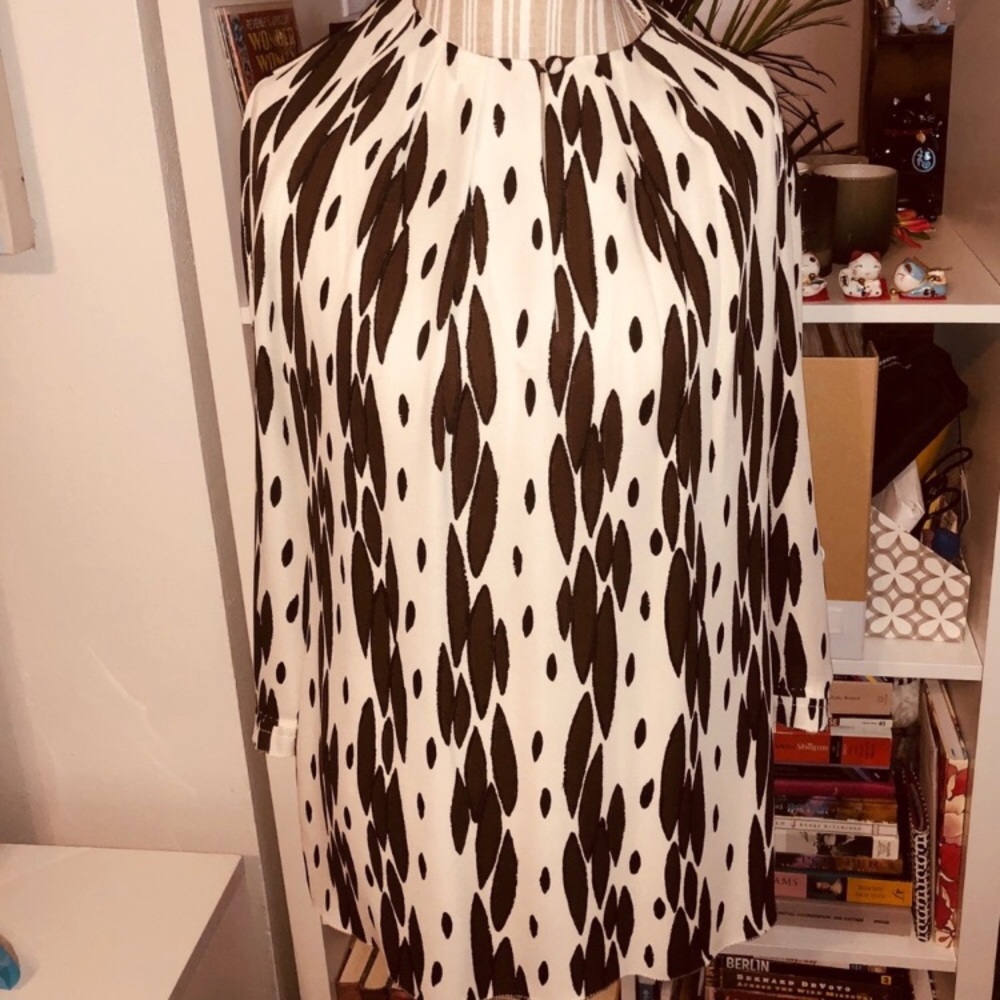 Beautiful Tory Burch Top.